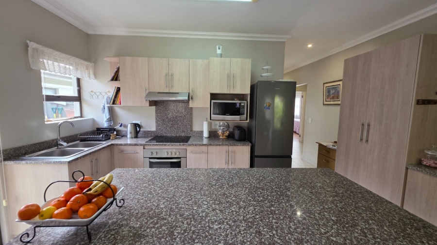 2 Bedroom Property for Sale in Heiderand Western Cape